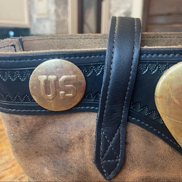 LEATHER TOTE BAG WITHE VINTAGE CIVIL WAR CALVARY HEART BRIDLE ROSETTES - Picture 4 of 16